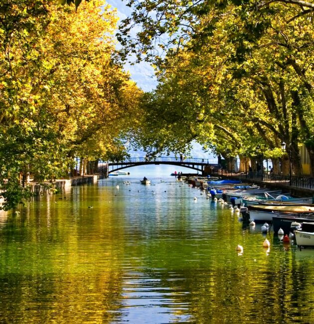 The Pont des Amours on the Vassé canal