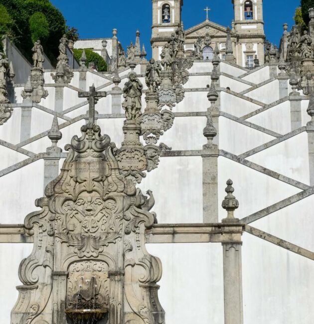 L'escalier des Cinq Sens menant au sanctuaire du bon Jésus du Mont