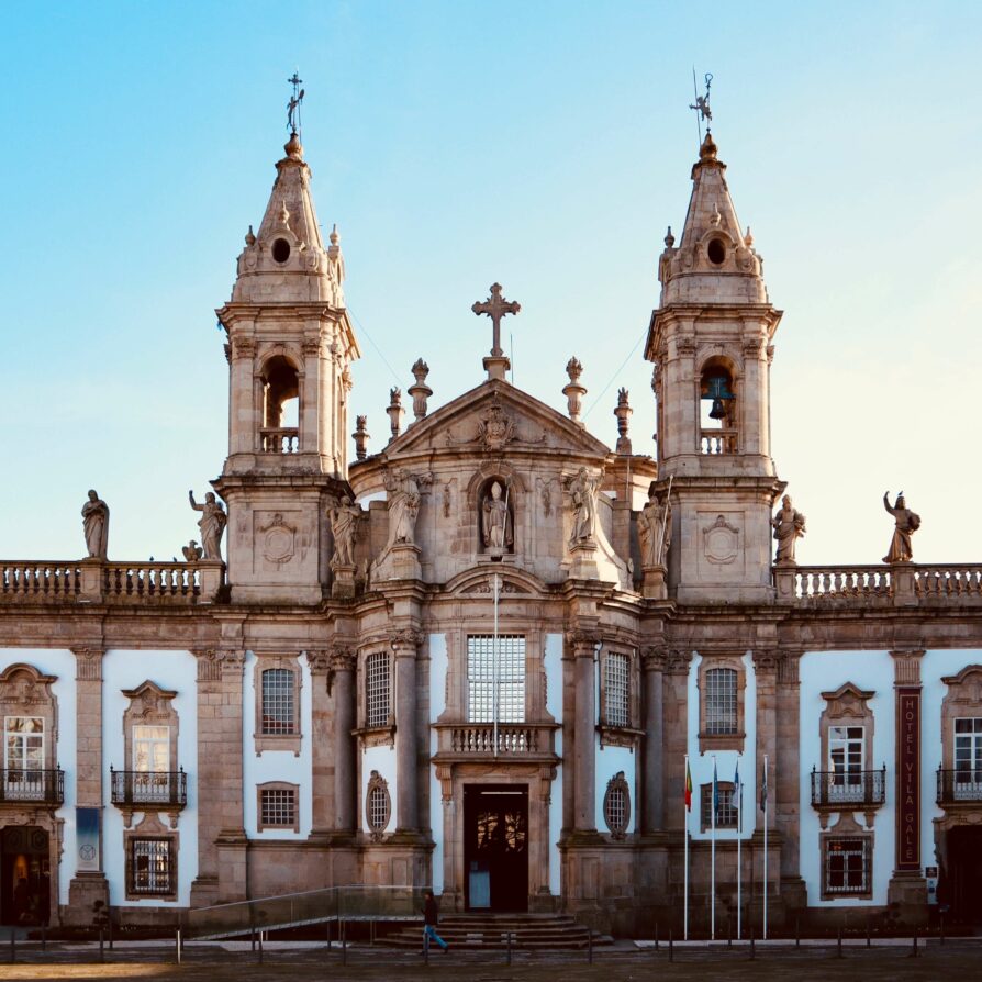 La façade de l'ancien hopital Vila Gale à Braga