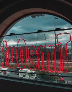 La librairie de Simão Carneiro au coeur de Lisbonne abrite plus de 4000 livres