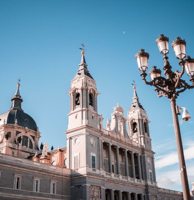 Le Palais Royal sur les hauteurs de Madrid