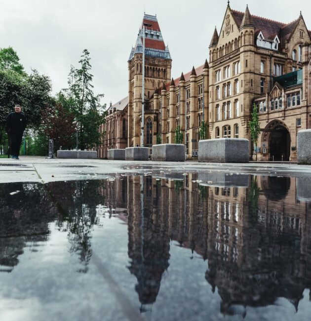 La façade du Manchester Museum