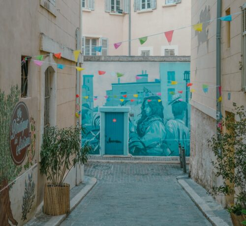 Une fresque de street art dans le quartier marseillais du Panier