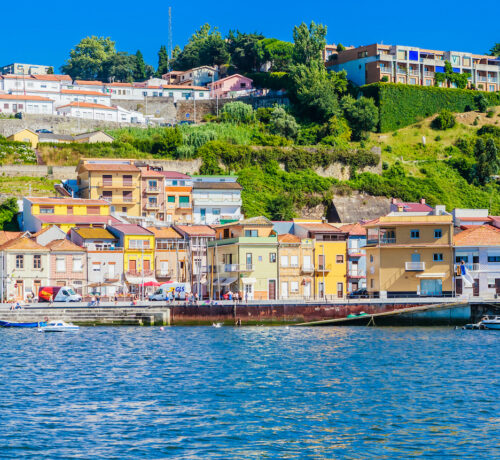 Afurada, village typique de pêcheur du nord du Portugal, sur la rive opposée à Porto