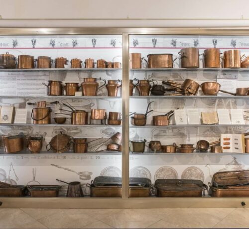 Une vitrine du musée romain de la cuisine au Garum à Rome