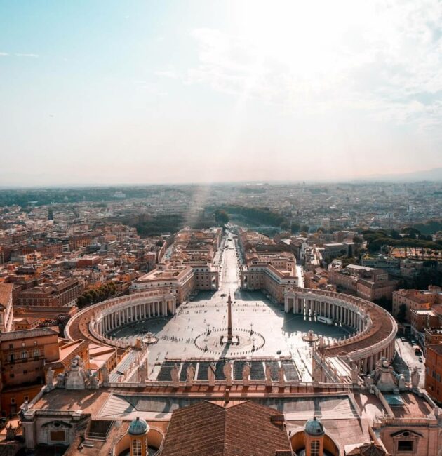 Vue aérienne de la place Saint PIerre et de l'entrée du Vatican