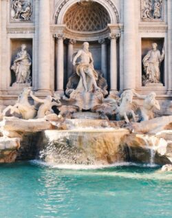 Une vitrine du musée romain de la cuisine au Garum à Rome