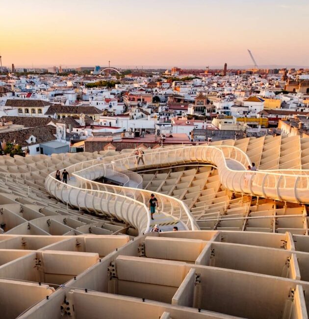 La superstructure du Metropol Parasol qui recouvre la Plaza de la Encarnacion