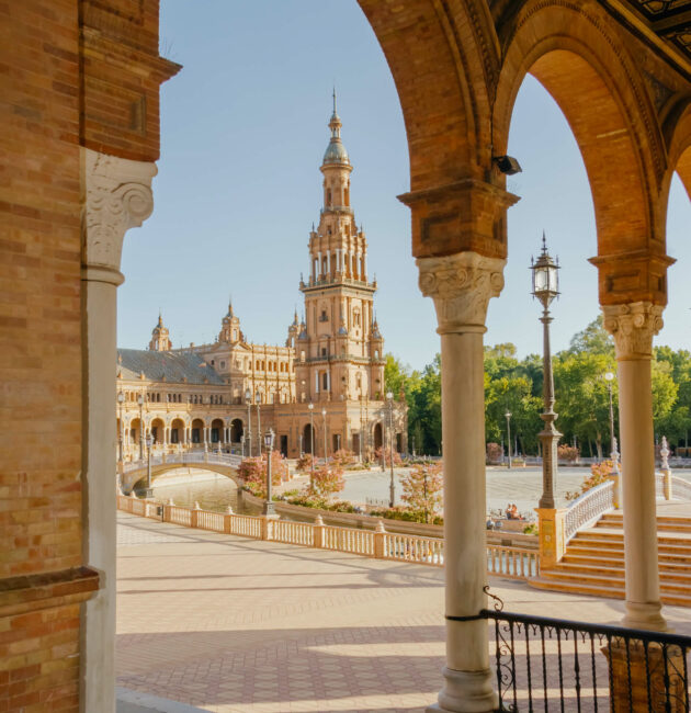 La place d'Espagne et ses rangées d'azulejos