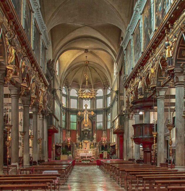 L'intérieur de l'église San Polo à Venise