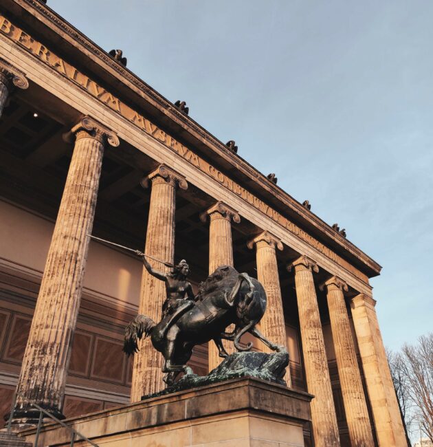 Façade d'un des musées de Museumsinsel, l'île aux musées de Berlin