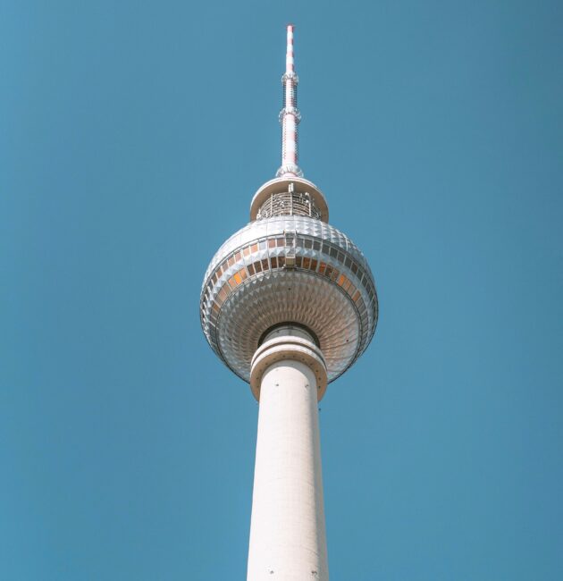 La Fernsehturm, tour émettrice de signaux tv devenue symbole de Berlin