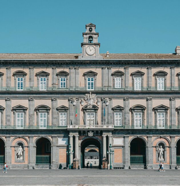 La façade du palais royal de Naples