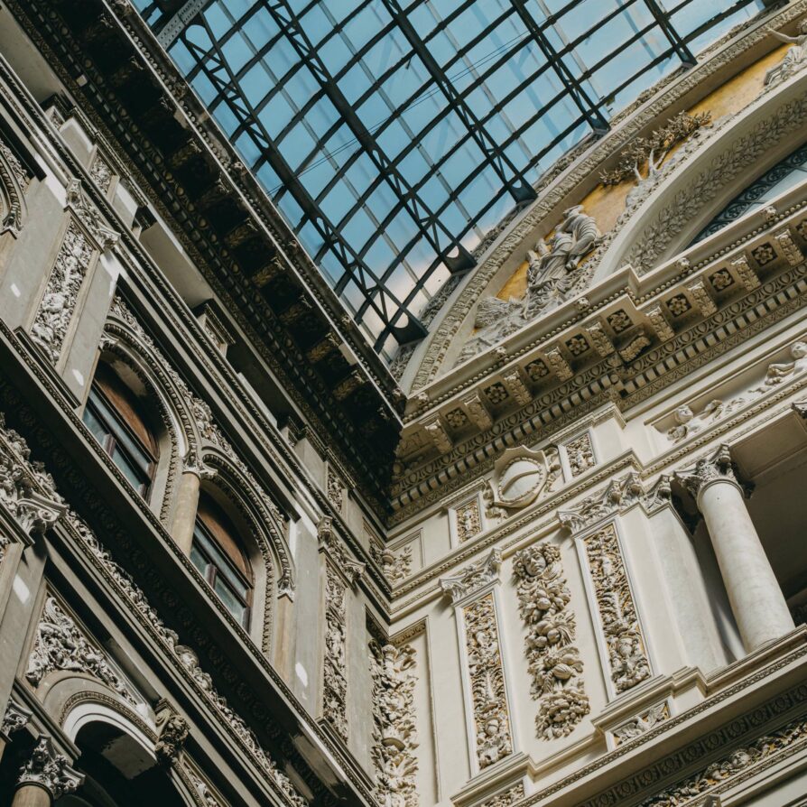 Intérieur d'un passage couvert à Naples