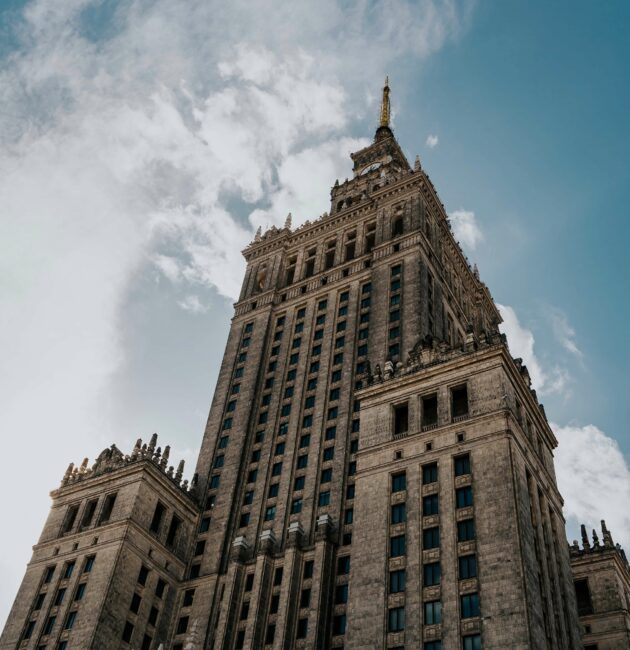 L'imposant batîment du palais de la culture et de la science