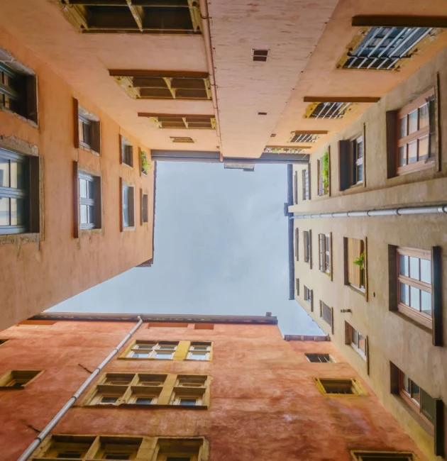 Vue du ciel depuis les traboules de Lyon