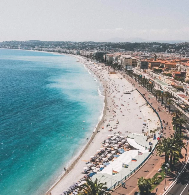 La promenade des Anglais, avenue qui longe le bord de mer