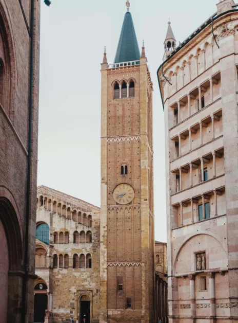 La tour penchée de la cathédrale de Parme