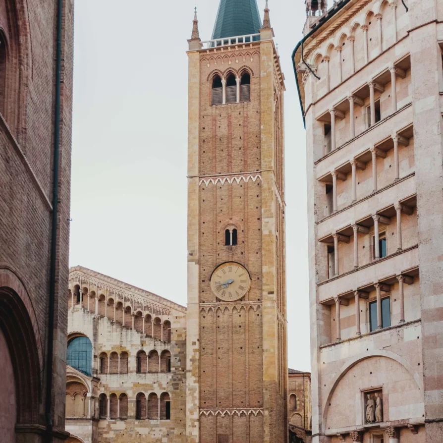 La tour penchée de la cathédrale de Parme